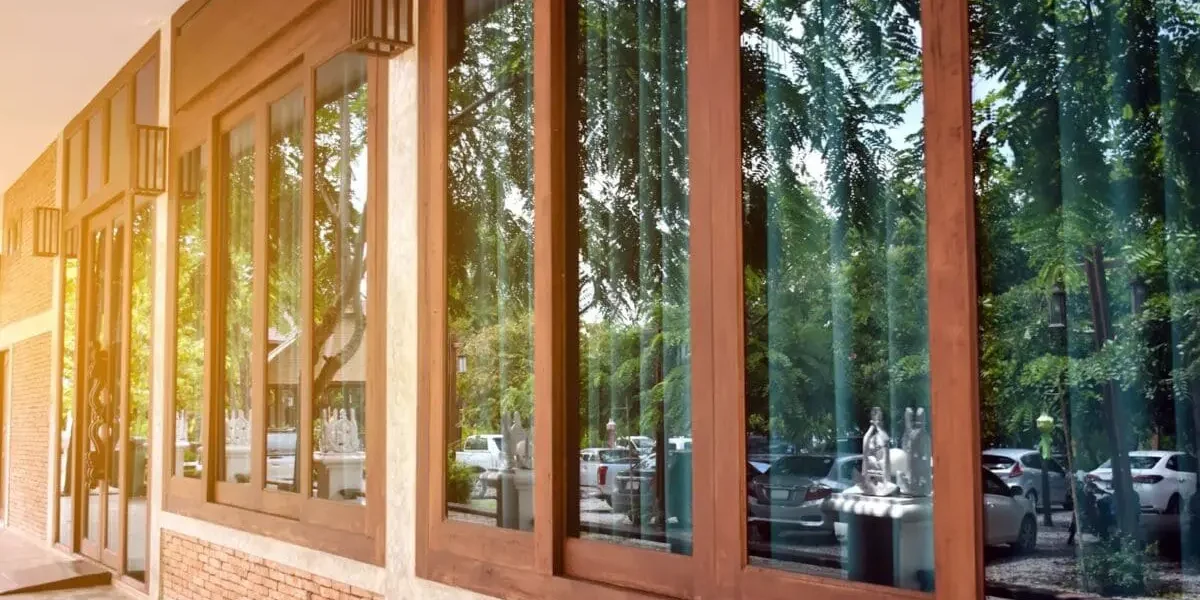 A Comparative Look: Vinyl vs. Wood Windows for Houston Homes